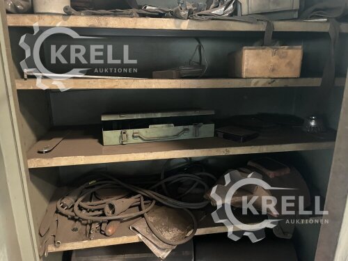 Stahlblechschrank mit Inhalt