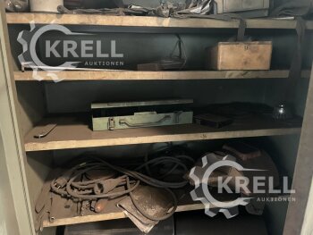 Stahlblechschrank mit Inhalt