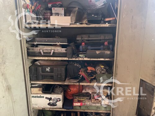 Stahlblechschrank mit Inhalt