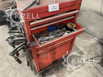 Werkzeugwagen, teilweise gef&uuml;llt