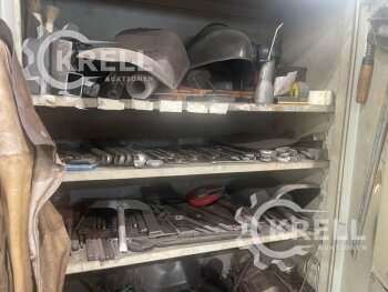 Stahlblechschrank mit Inhalt