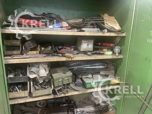 Stahlblechschrank mit Inhalt