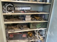 Stahlblechschrank mit Inhalt
