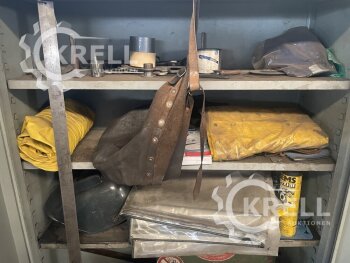 Stahlblechschrank mit Inhalt